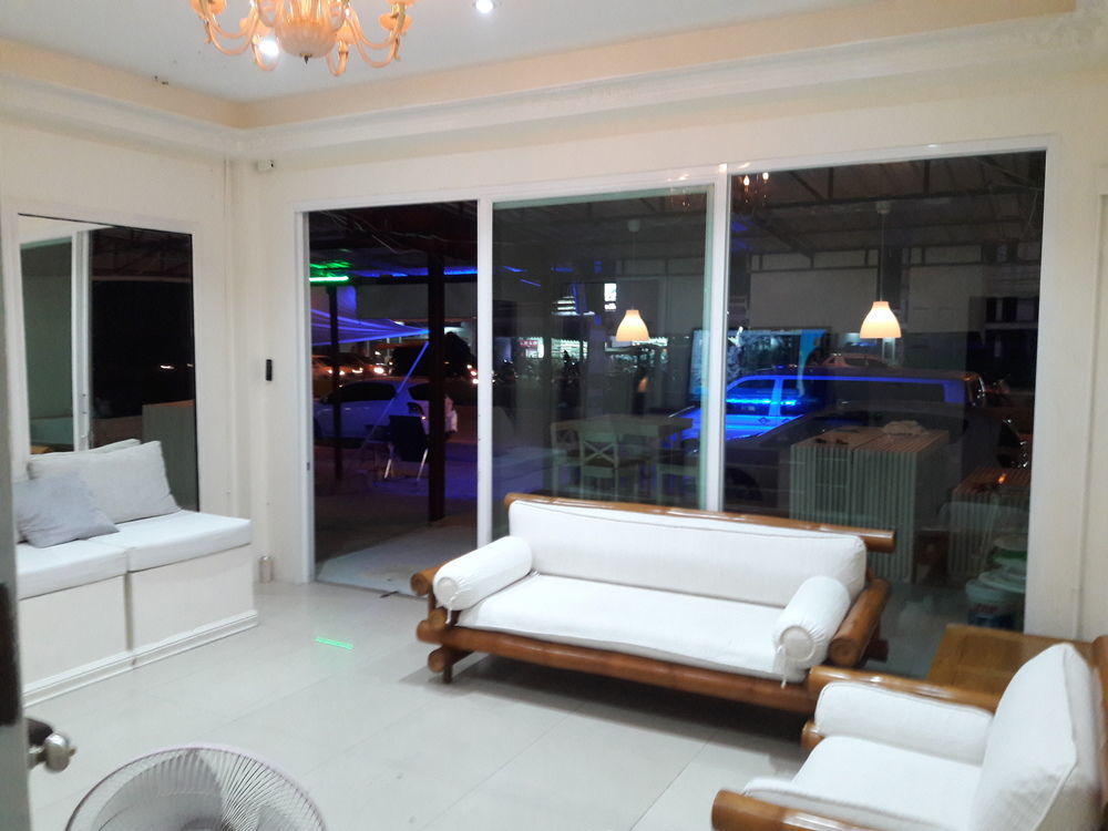 Oyo 1117 Phuket Airport Suites Thalang Bagian luar foto